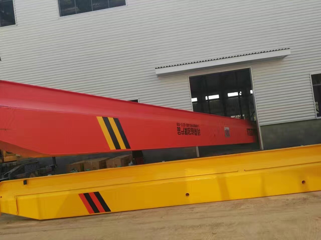 蕪湖影星巨幕倉儲(chǔ)車間新設(shè)備入廠